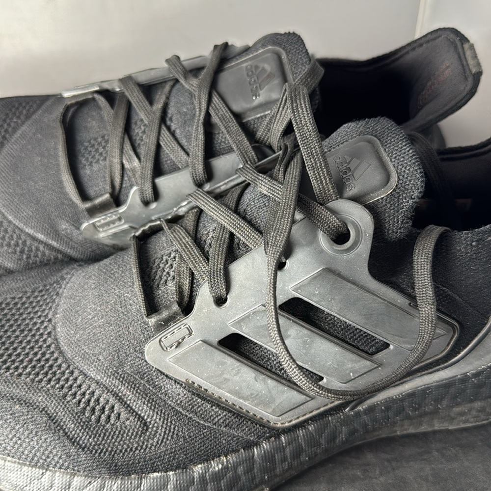 Adidas Ultraboost 22 Men’s size 9.5 all black sneakers - Picture 13 of 13